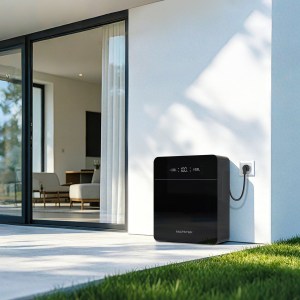 Marstek Venus E 4.0 thuisbatterij 5 kWh, aan de buitenmuur van een woning